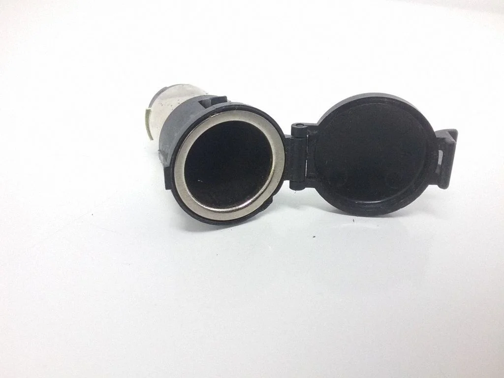 12 V Socket (front) – KIA Sorento (2002-2009)