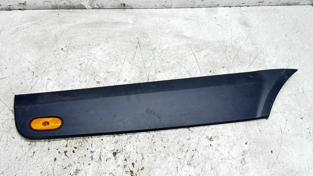 Moldings uz aizmugurējā spārna – Mercedes-Benz Sprinter W906 (2006-2018)