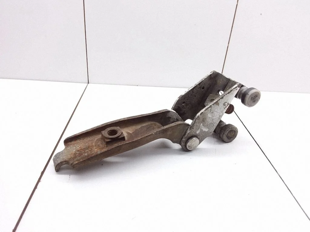 Sliding door middle roller runner – Volkswagen Transporter - Caravelle T4 (1991-2003)