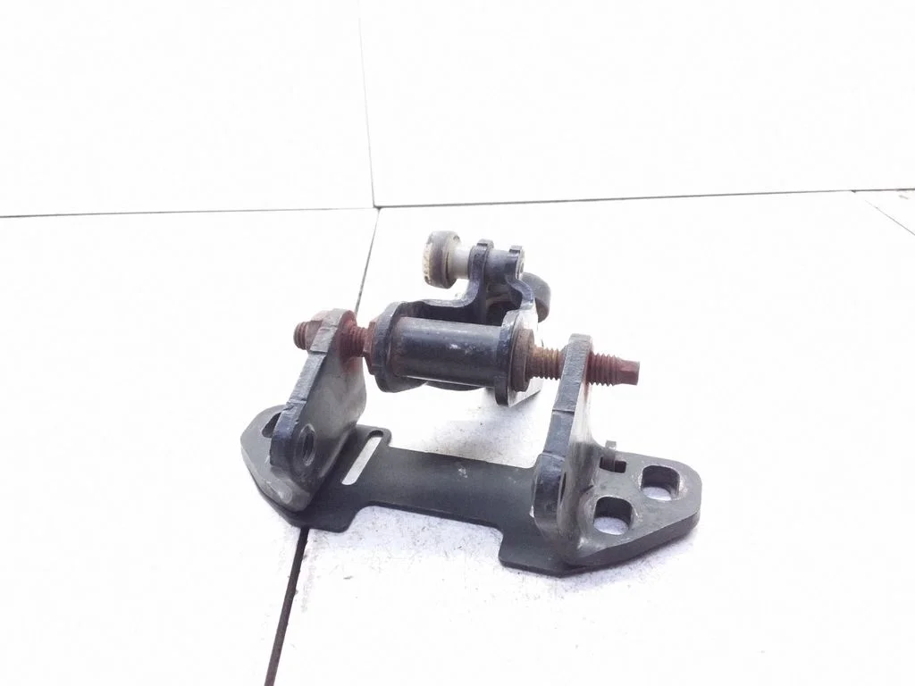 Sliding door middle roller runner – Mercedes-Benz Sprinter W906 (2006-2018)