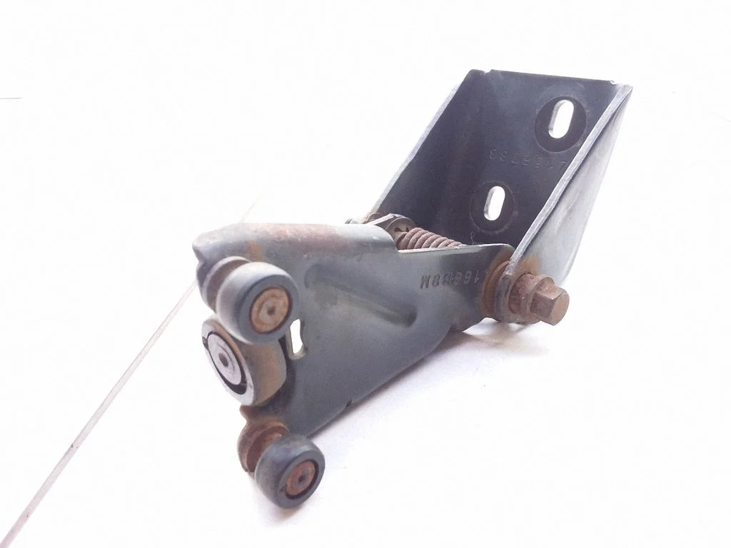 Sliding door middle roller runner – Chrysler Town & Country III (1996-2000)