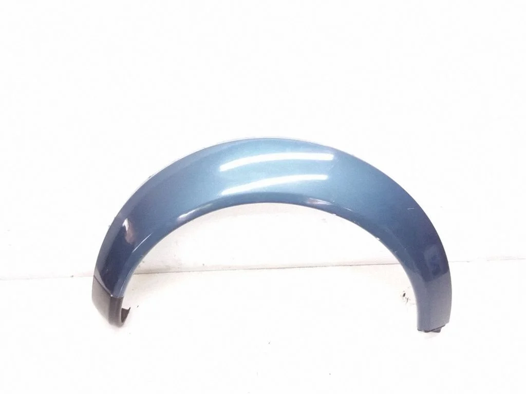 Rear fender molding trim – right