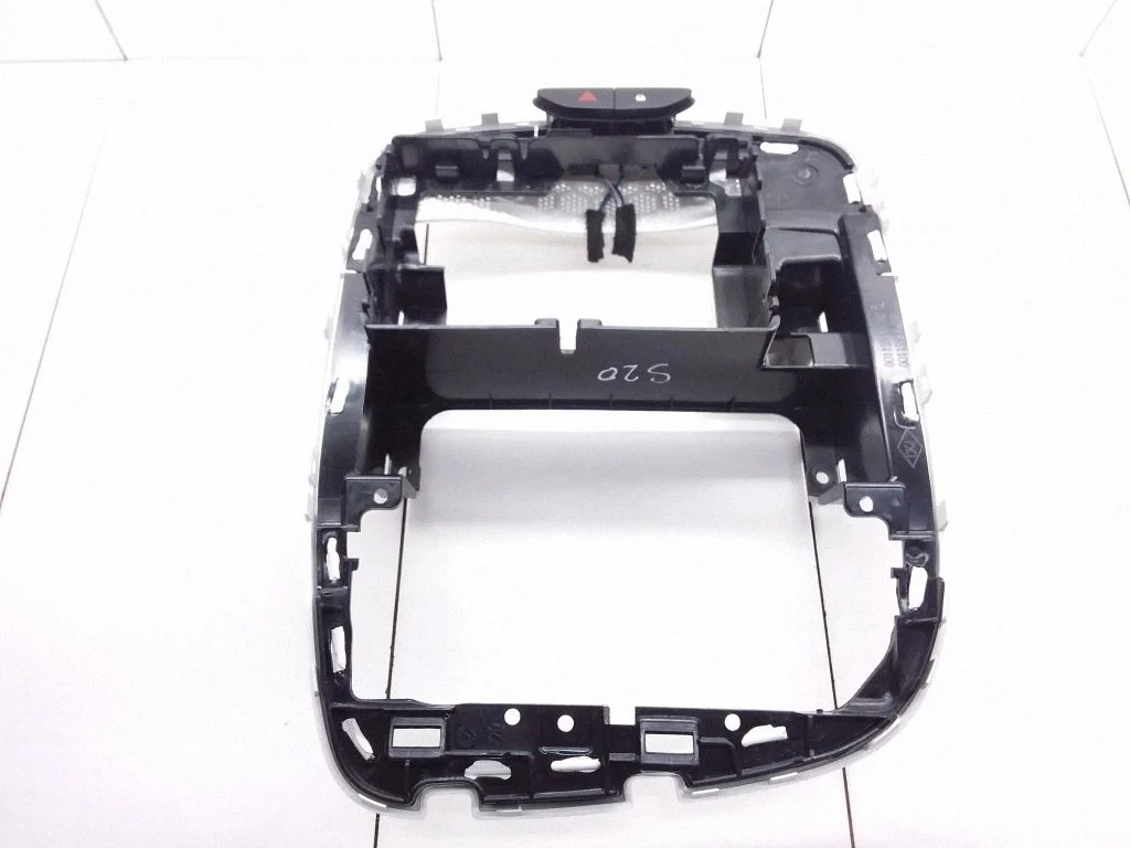Panel trim 681045729R