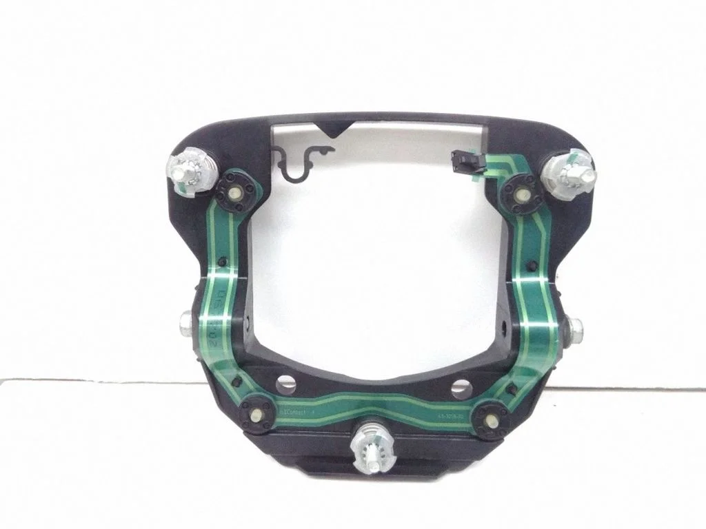 Steering wheel buttons/switches 067702