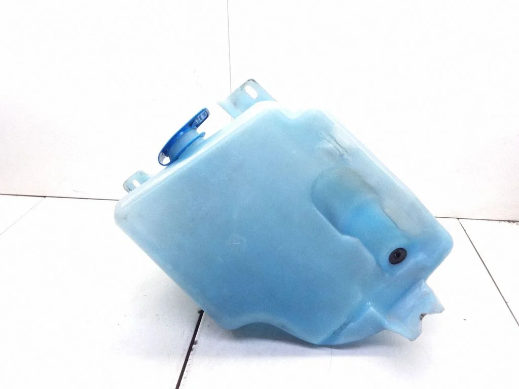 Lamp washer fluid tank – Volkswagen Golf III (1992-1997)