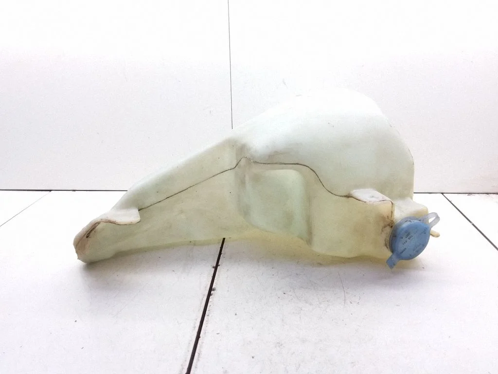 Lamp washer fluid tank