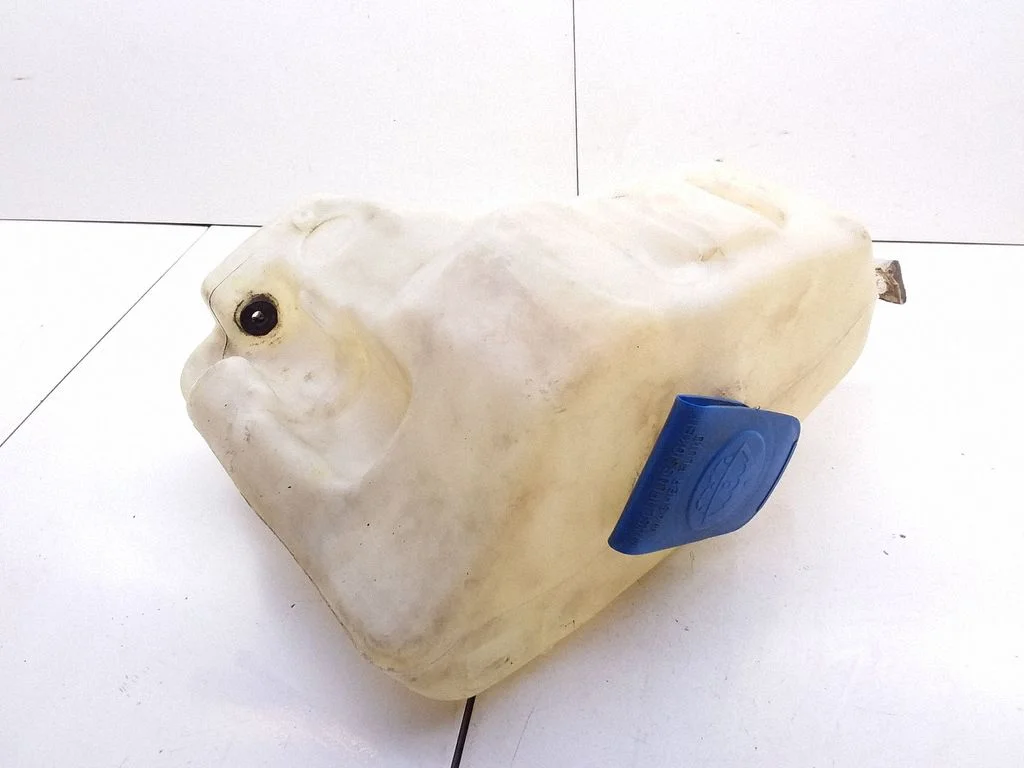 Lamp washer fluid tank – Volkswagen Passat B4 (1994-1996)