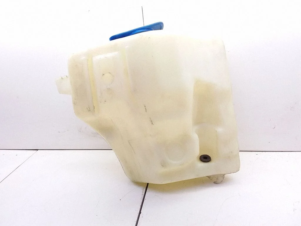 Lamp washer fluid tank – Volkswagen Passat B4 (1994-1996)