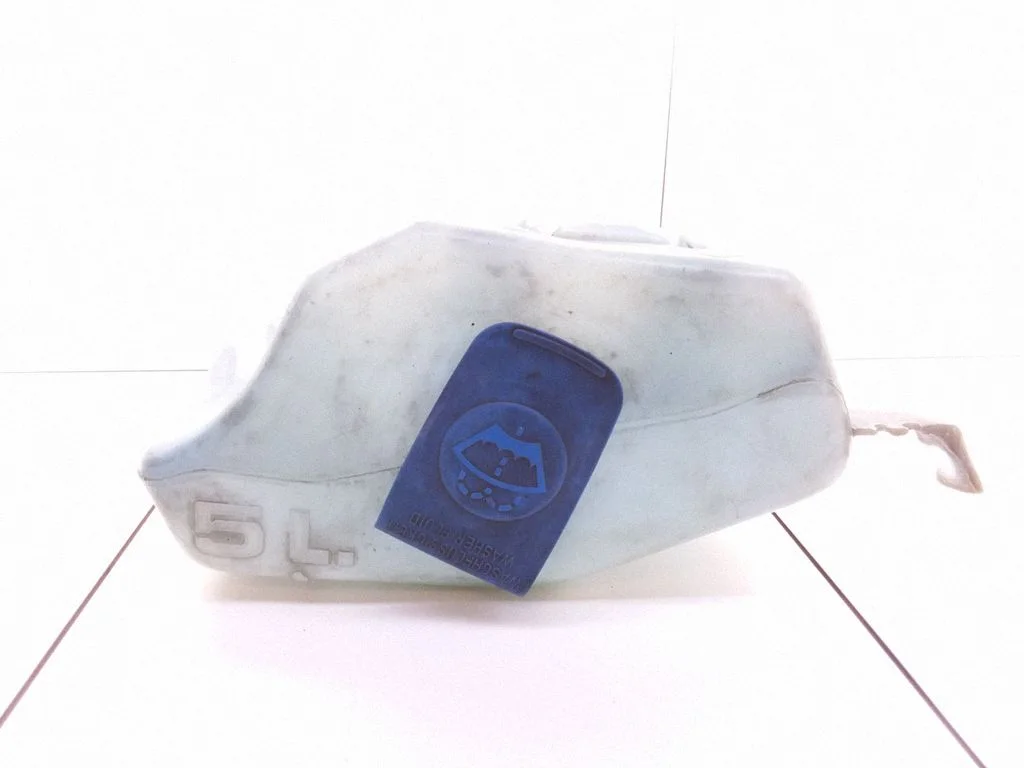 Lamp washer fluid tank – Volkswagen Passat B3 (1988-1993)