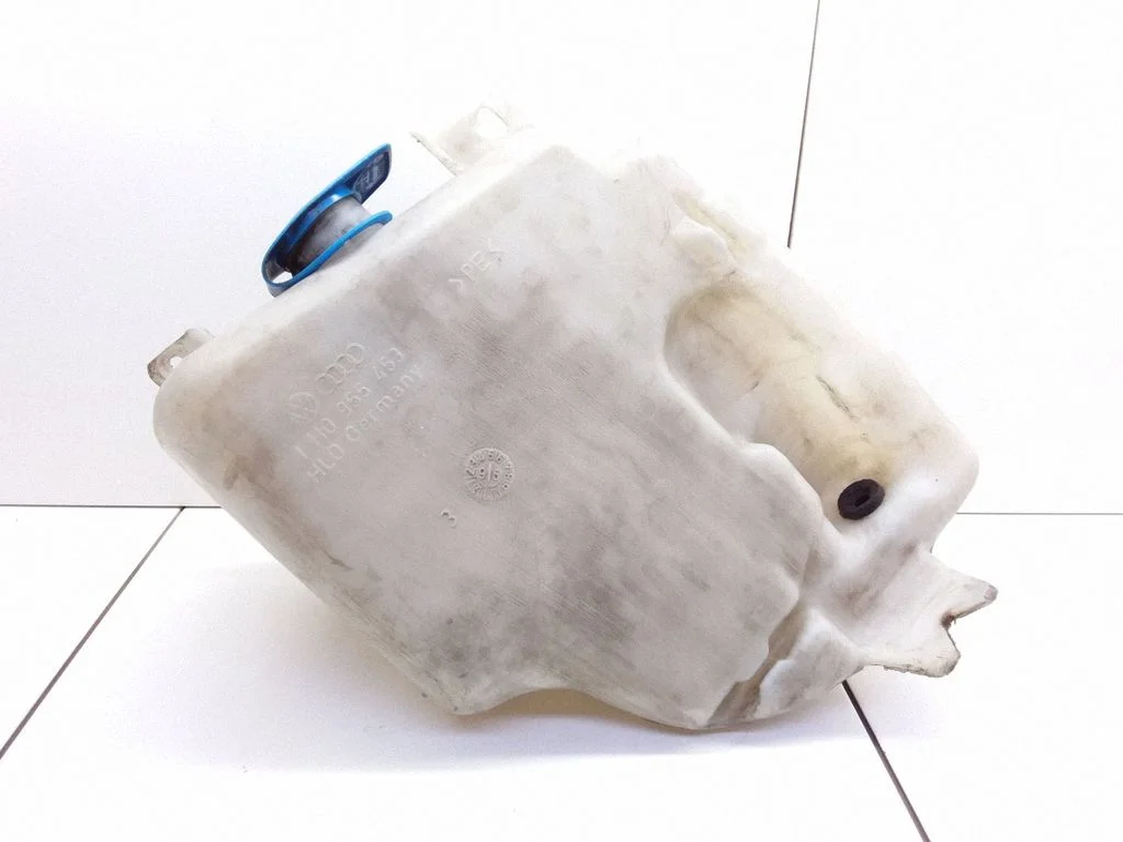 Lamp washer fluid tank – Volkswagen Golf III (1992-1997)