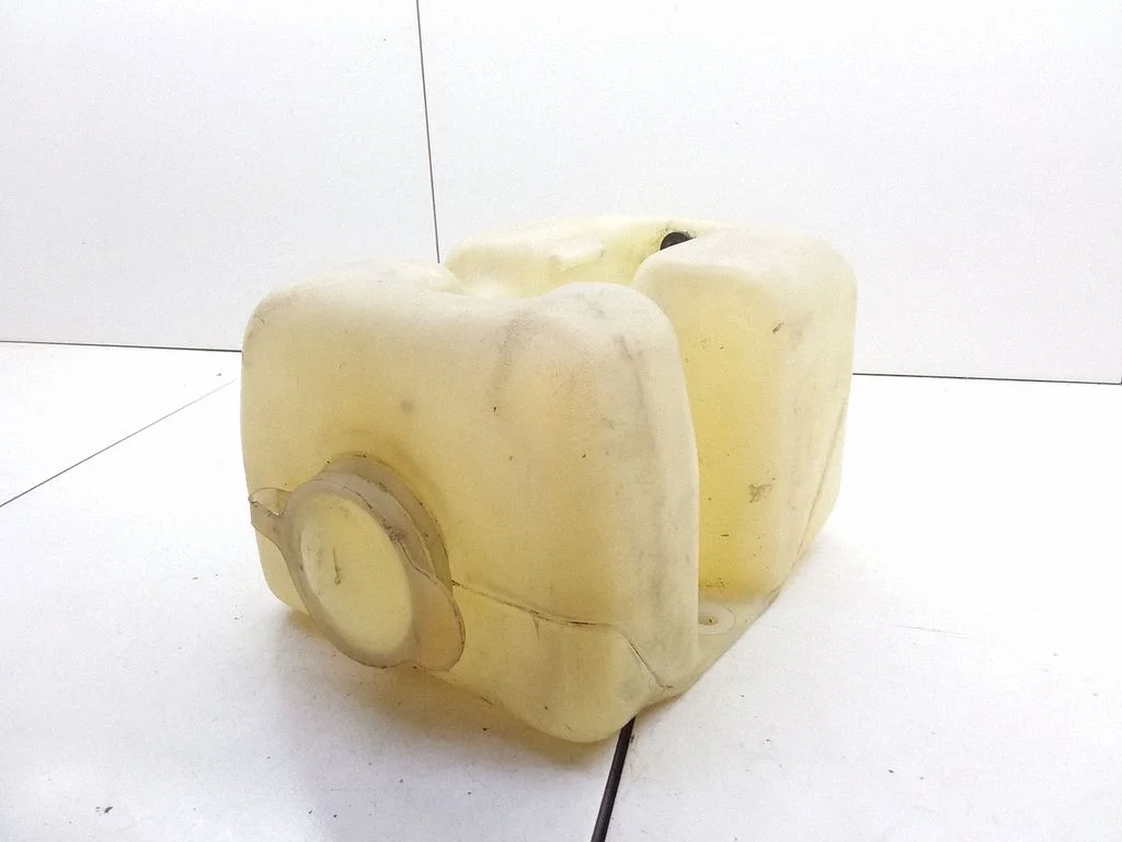 Lamp washer fluid tank