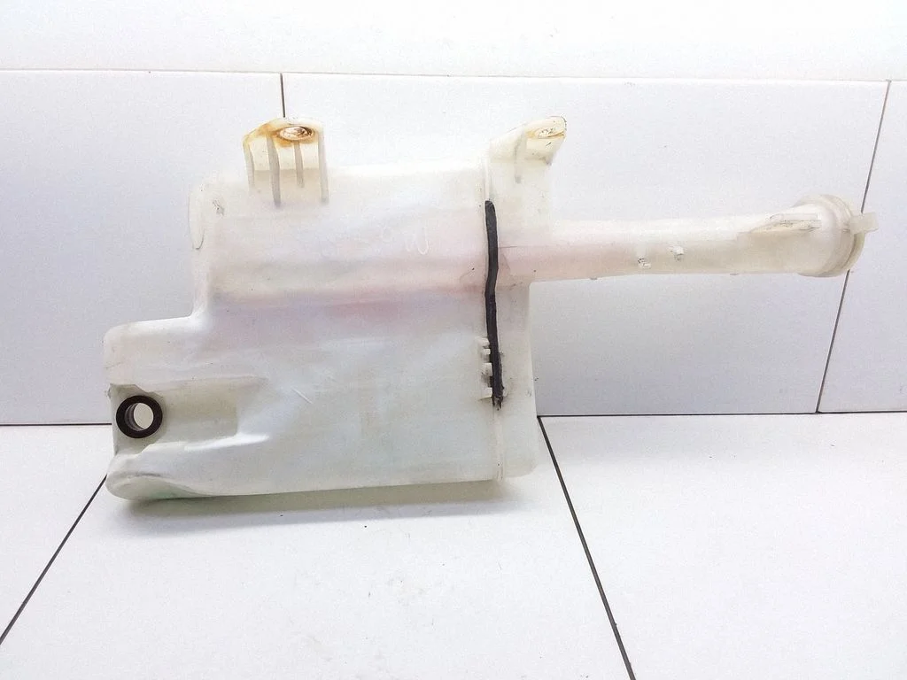 Lamp washer fluid tank