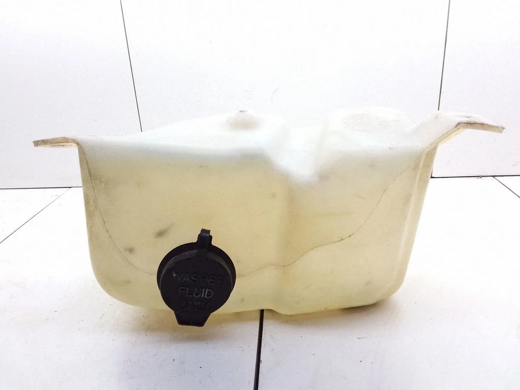Lamp washer fluid tank – Chrysler Grand Voyager II (1990-1995)