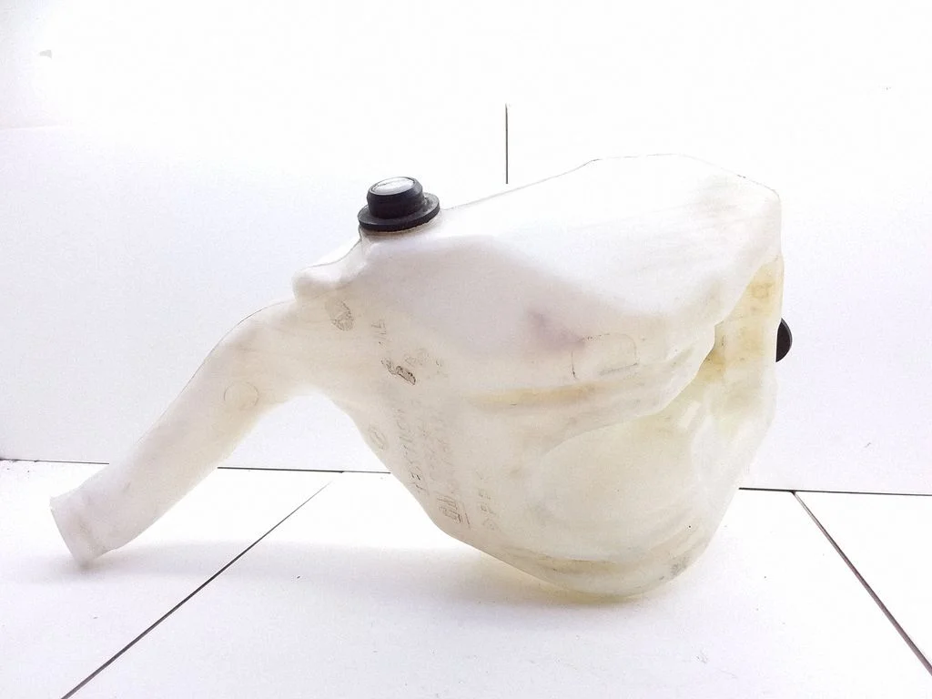 Lamp washer fluid tank – Opel Meriva A (2003-2010)