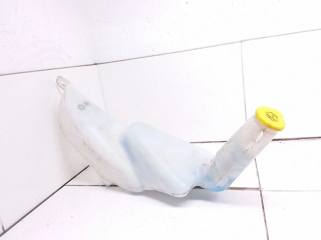 Lamp washer fluid tank – Opel Zafira A (1999-2005)