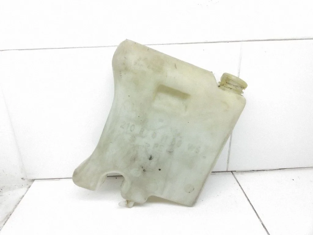 Lamp washer fluid tank – Mercedes-Benz E-Class W210 (1995-2002)