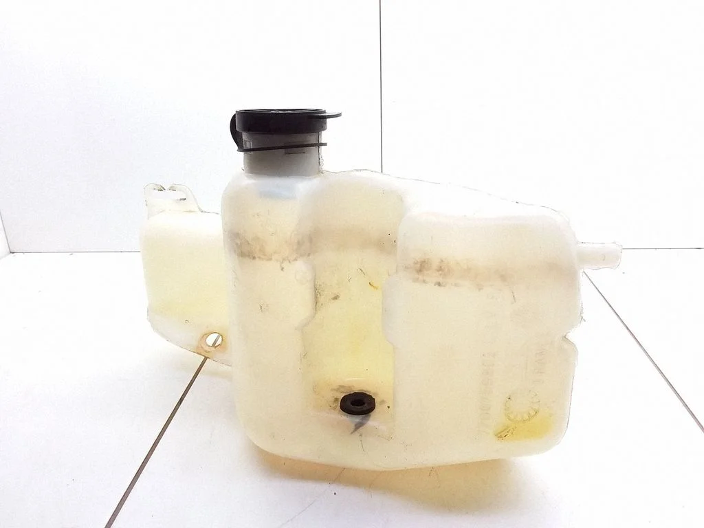 Lamp washer fluid tank – Renault Rapid (1985-2000)