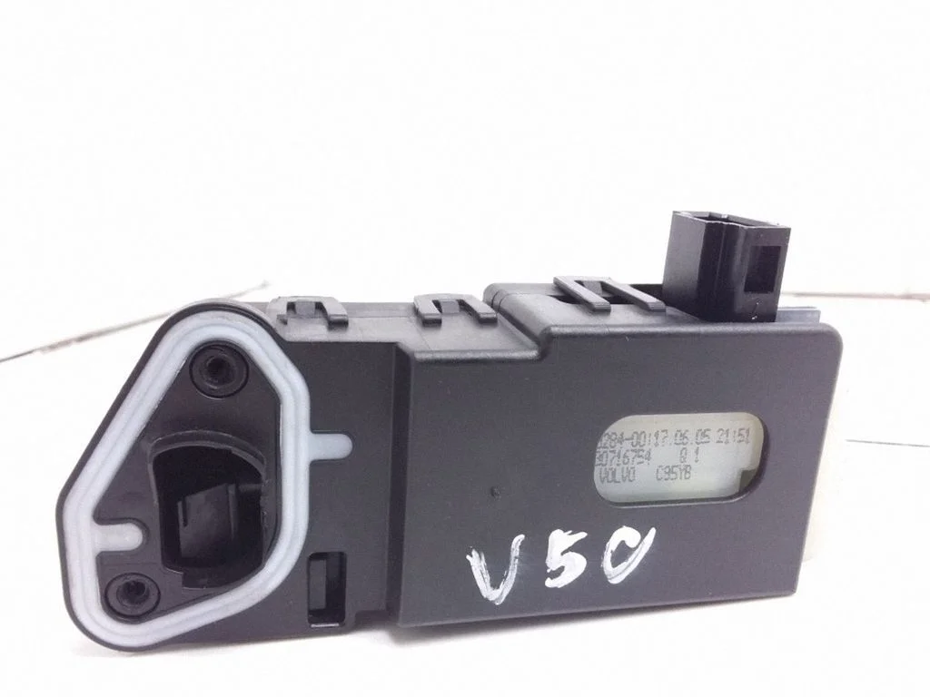 Fuel tank cap lock motor – Volvo V50 (2008-2012)