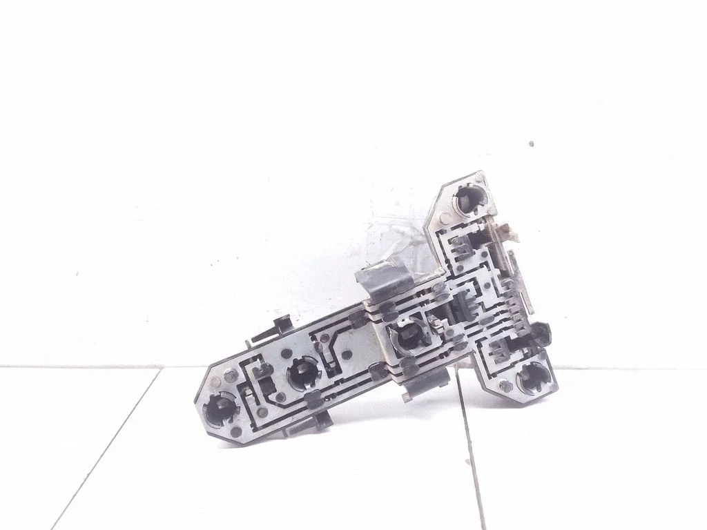Aizmugurējā luktura spuldzes pārsegs (ligzda) – Volkswagen Bora (1998-2005)