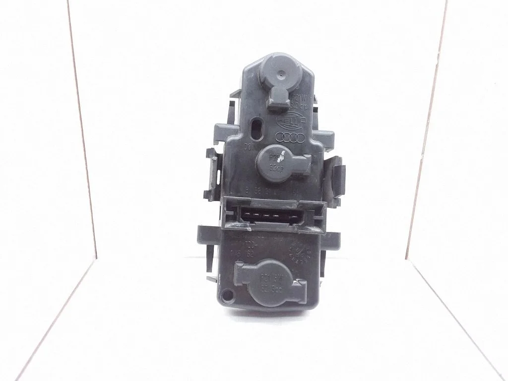 Tail light bulb cover holder – Audi A6 Allroad C5 (1999-2005)