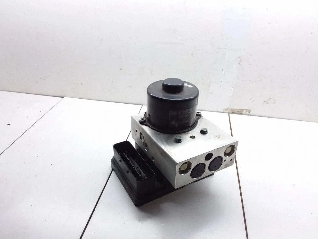 ABS block – Volkswagen Touareg I (2002-2010)