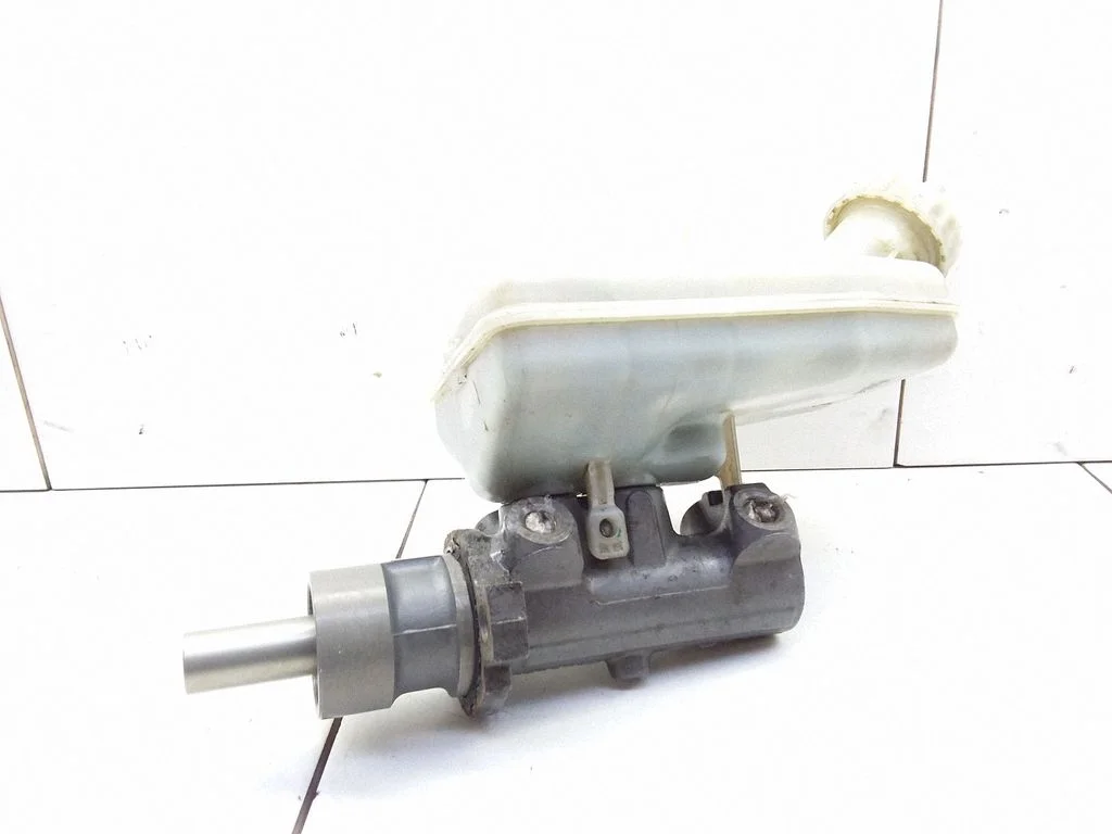 Master brake cylinder L481449