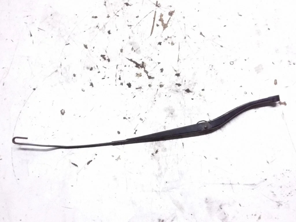 Front wiper blade arm – Opel Vectra B (1996-2002)
