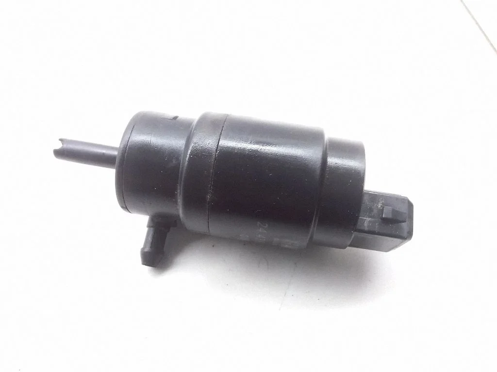 Windscreen/windshield washer pump – Opel Vectra C (2002-2005)