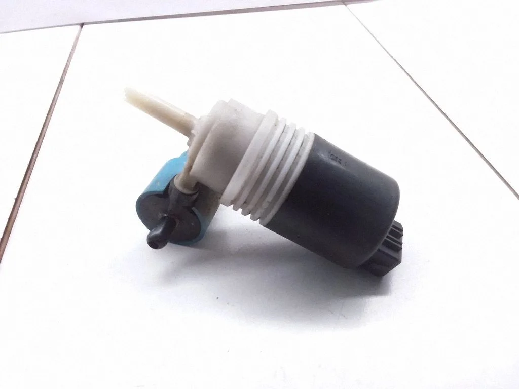 Klaasipesuvedeliku pump (klaaside) – Volkswagen Golf III (1992-1997)