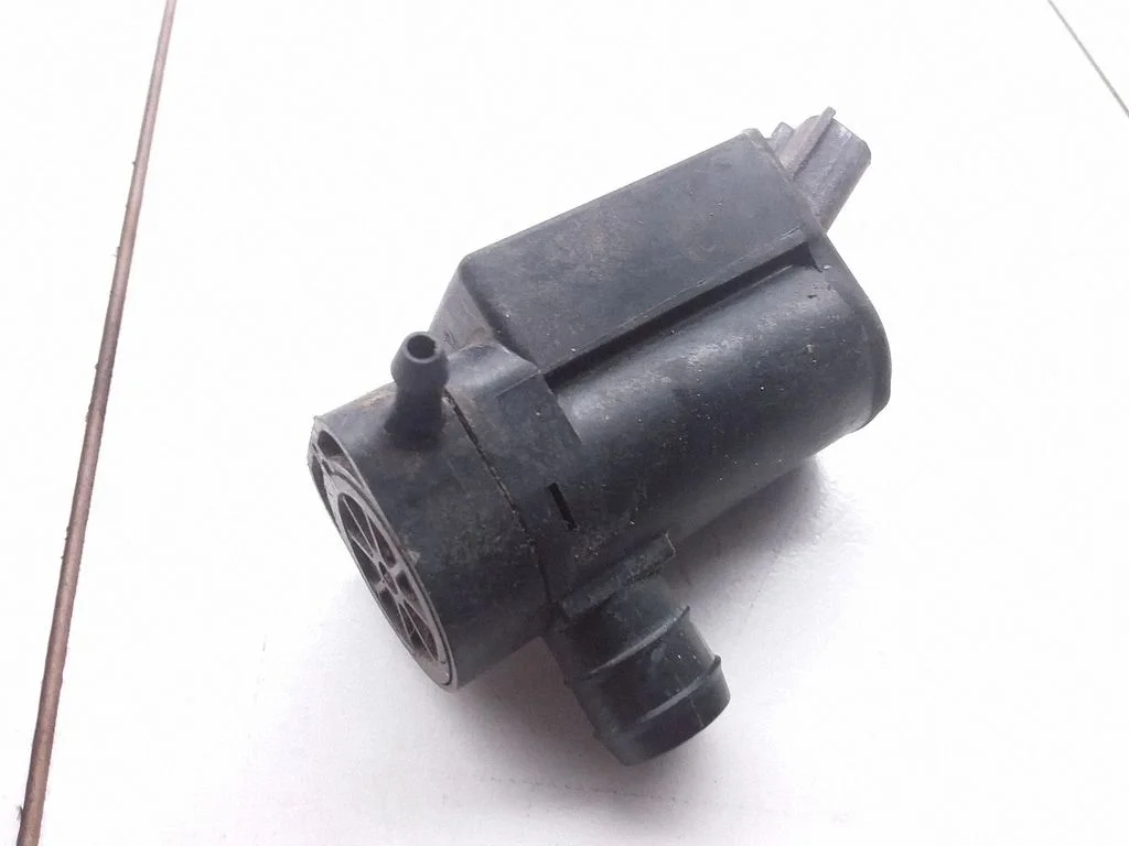 Klaasipesuvedeliku pump (klaaside) – Toyota Yaris Verso (1999-2005)