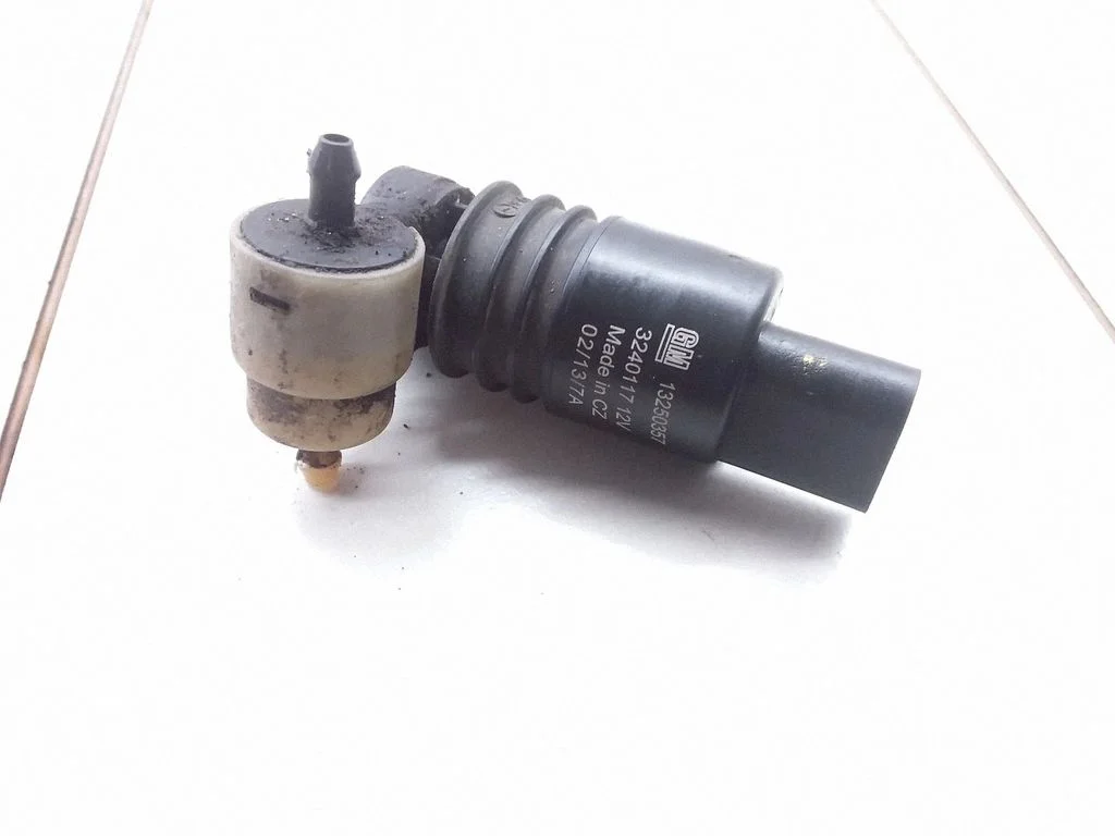 Windscreen/windshield washer pump – Opel Meriva A (2003-2010)