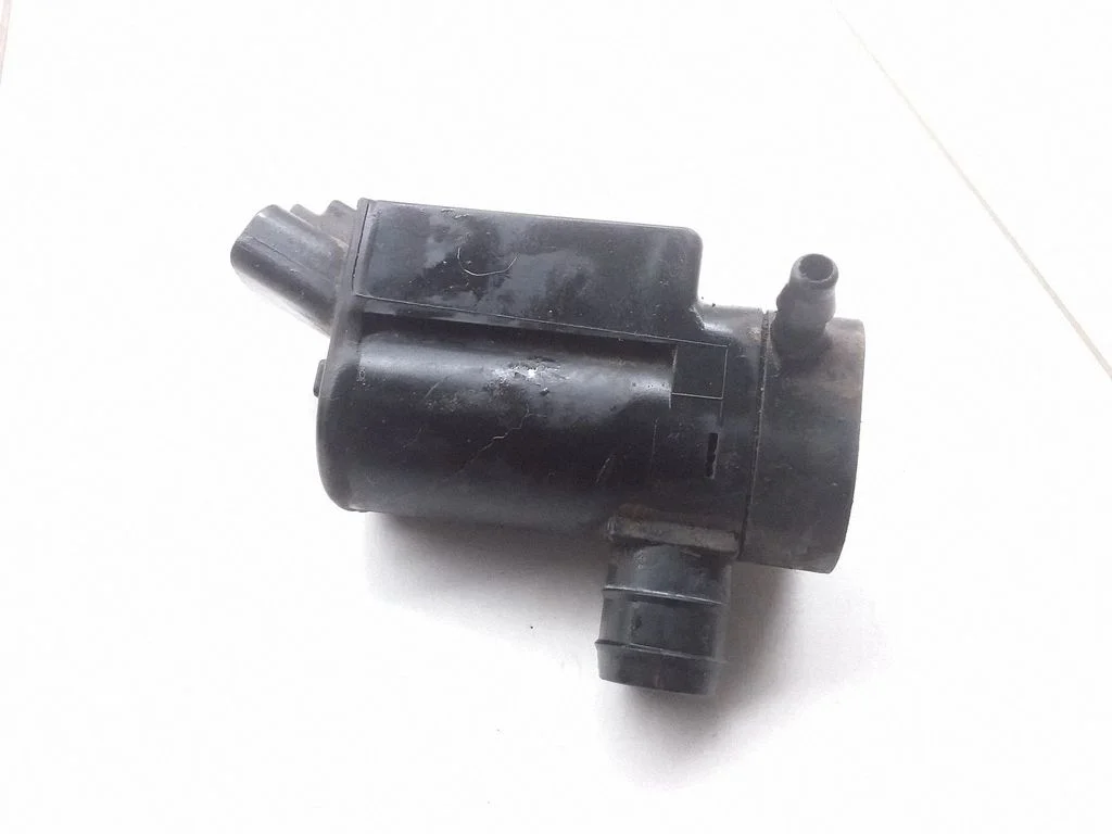 Klaasipesuvedeliku pump (klaaside) – Toyota Corolla Verso E121 (2001-2004)
