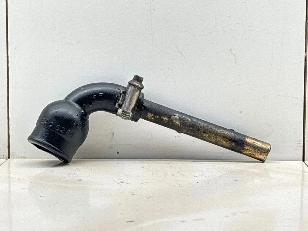 Breather hose/pipe – Jaguar XJ X40 (1986-1994)