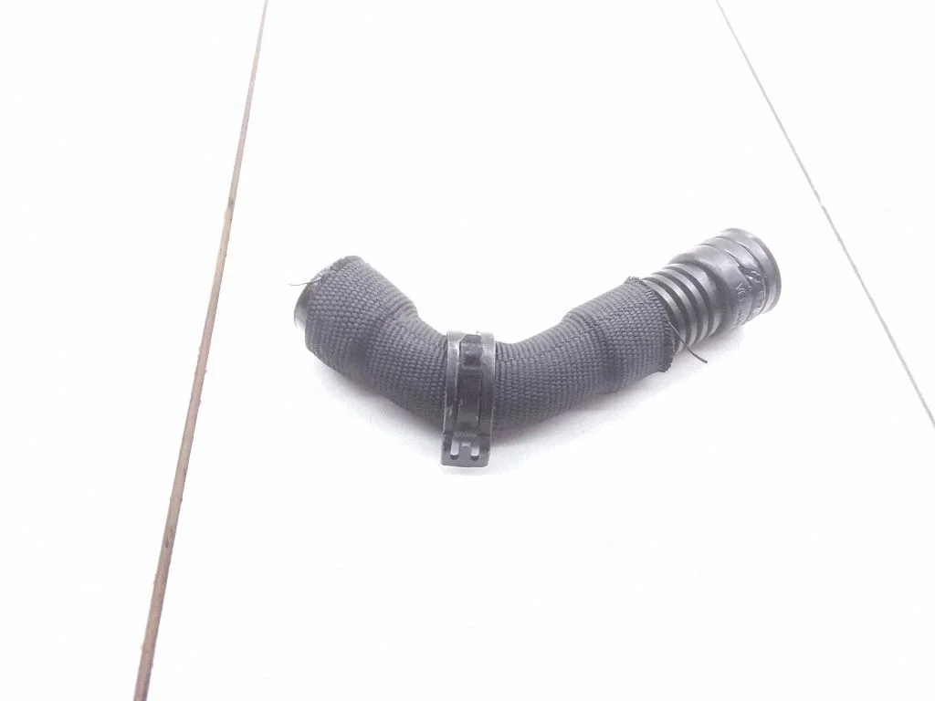 Breather hose/pipe – Volkswagen Passat B6 (2005-2010)