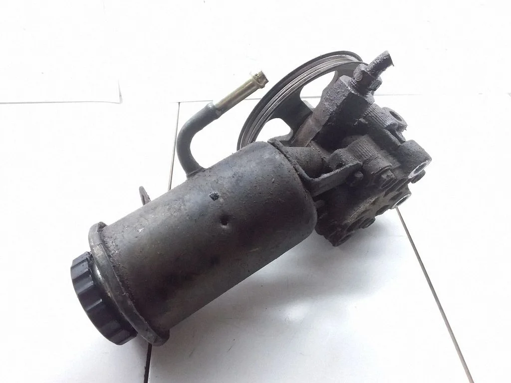 Power steering pump – Toyota Yaris Verso (1999-2005)