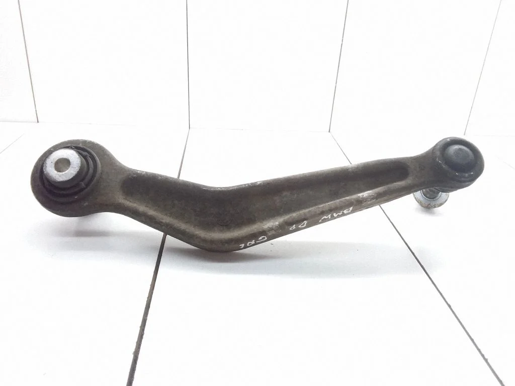 Tagumine ülemine õõtshoob – BMW 5-seeria E60 E61 (2004-2010)