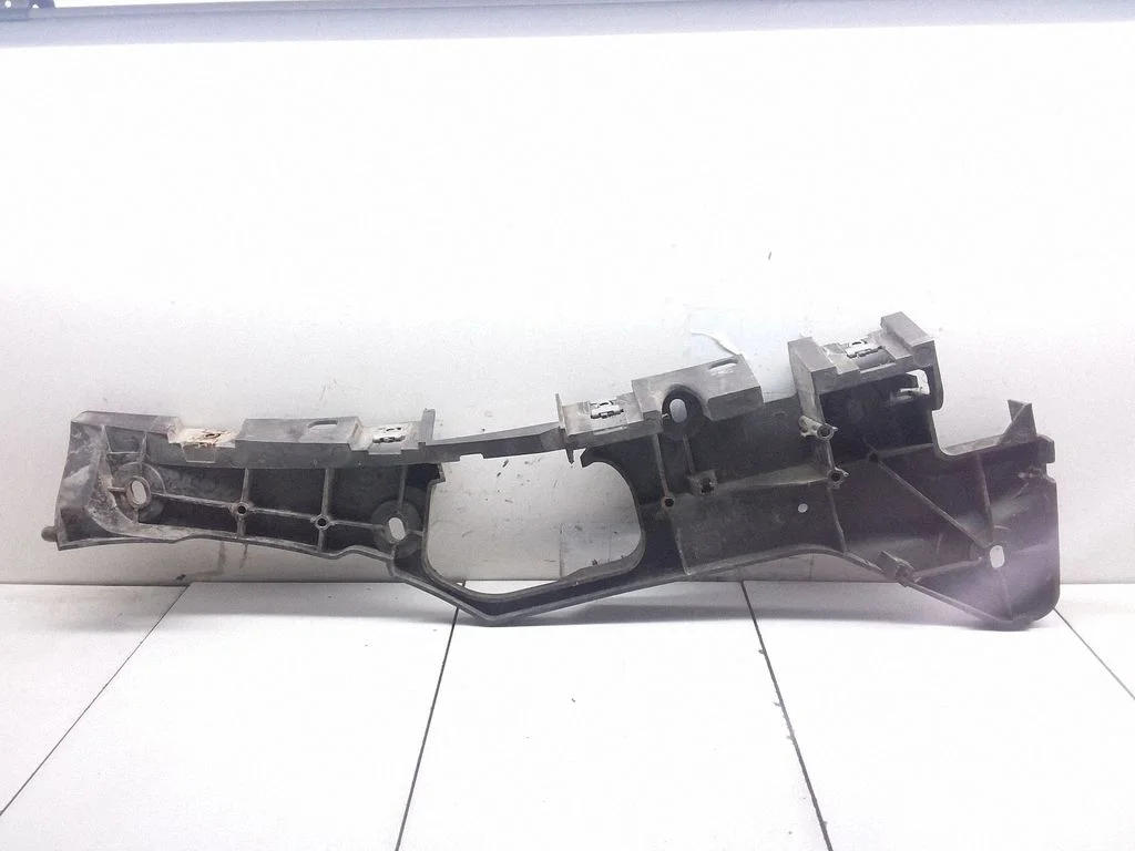 Front bumper mounting bracket 0000916
