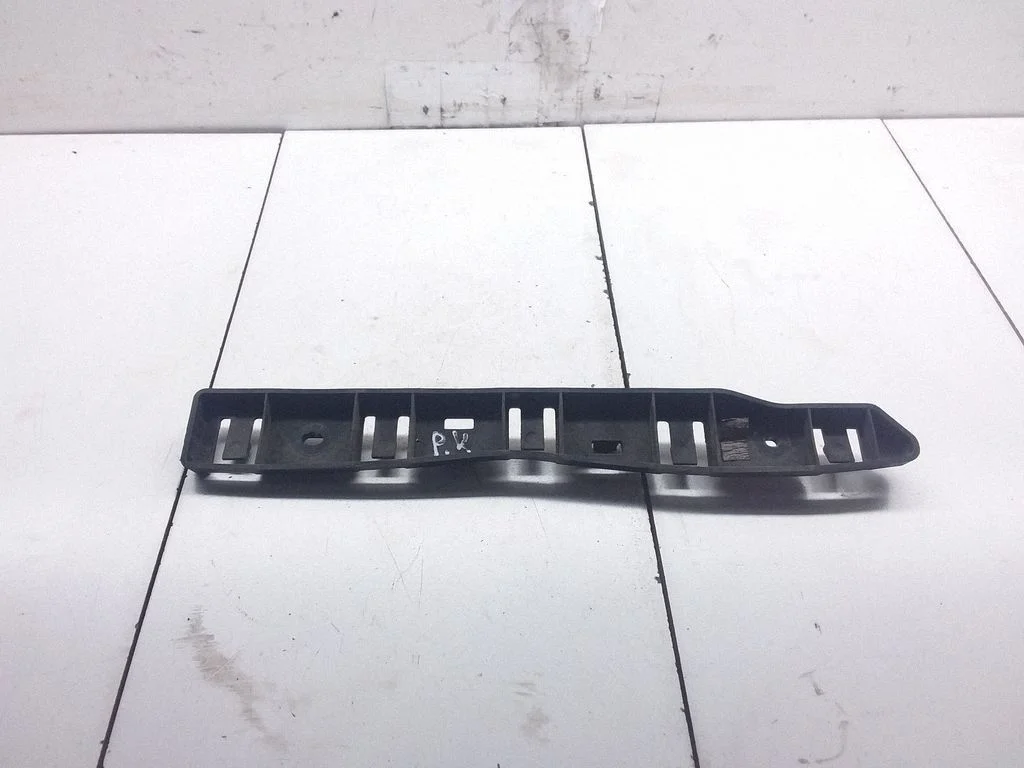 Front bumper mounting bracket 51902209