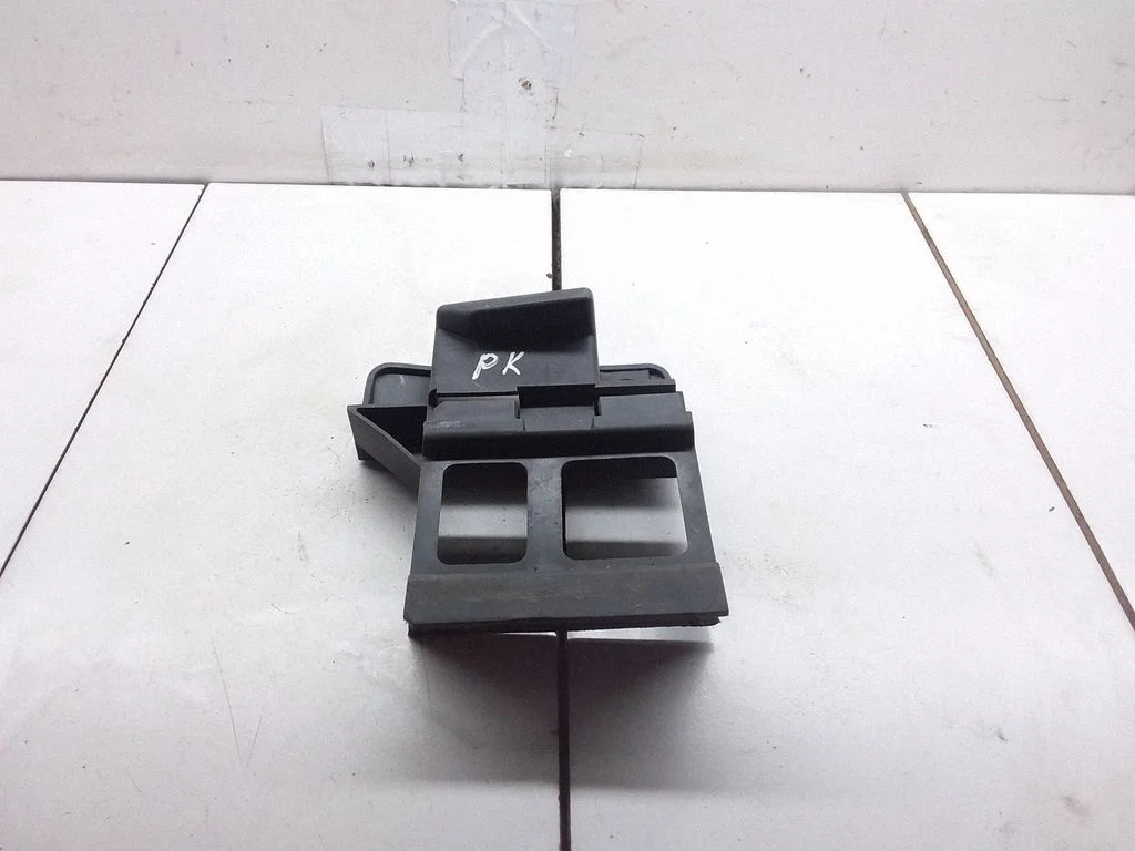 Front bumper mounting bracket – Mercedes-Benz Sprinter W906 (2006-2018)