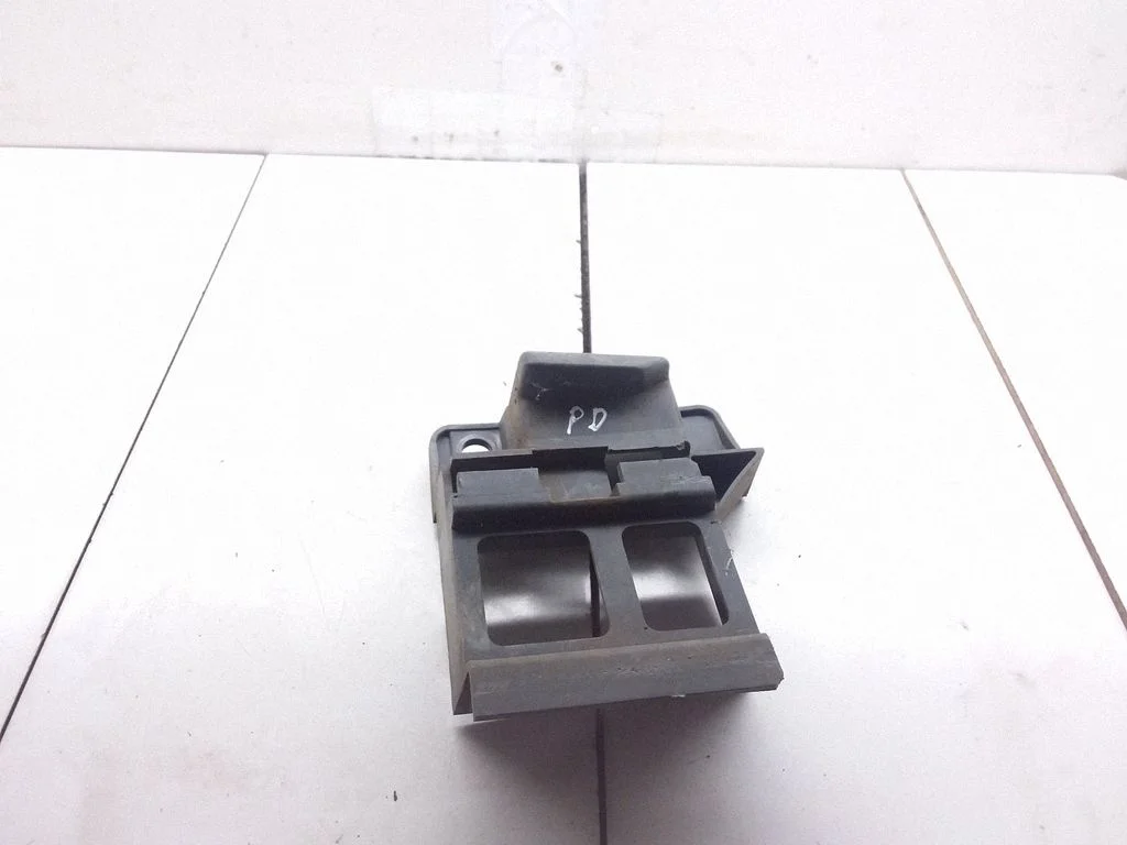 Front bumper mounting bracket – Mercedes-Benz Sprinter W906 (2006-2018)