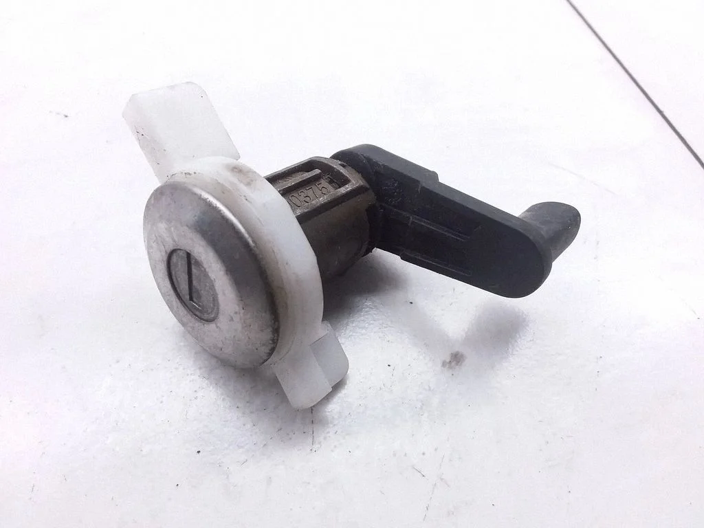 Front door lock – Renault Scenic I (1996-2003)