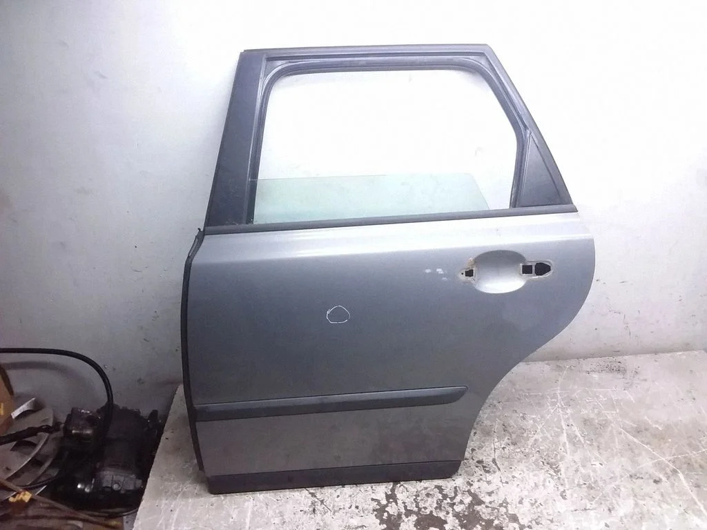 Rear door – left