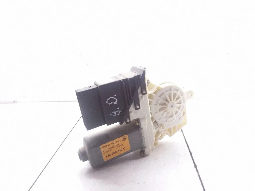 Rear door window regulator motor – Volkswagen Golf IV (1998-2005)