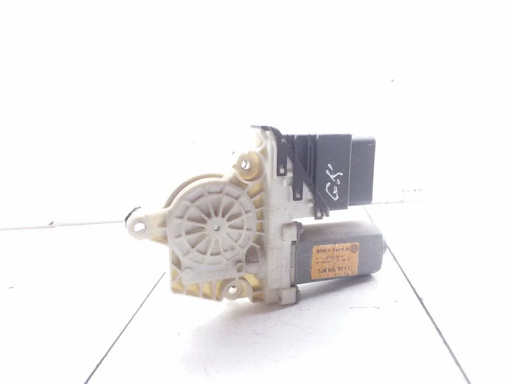 Rear door window regulator motor – Volkswagen Bora (1998-2005)
