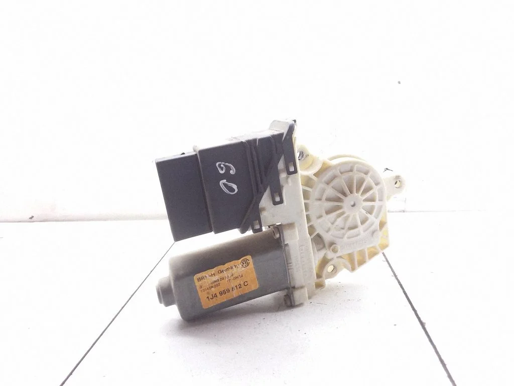 Rear door window regulator motor – Volkswagen Bora (1998-2005)