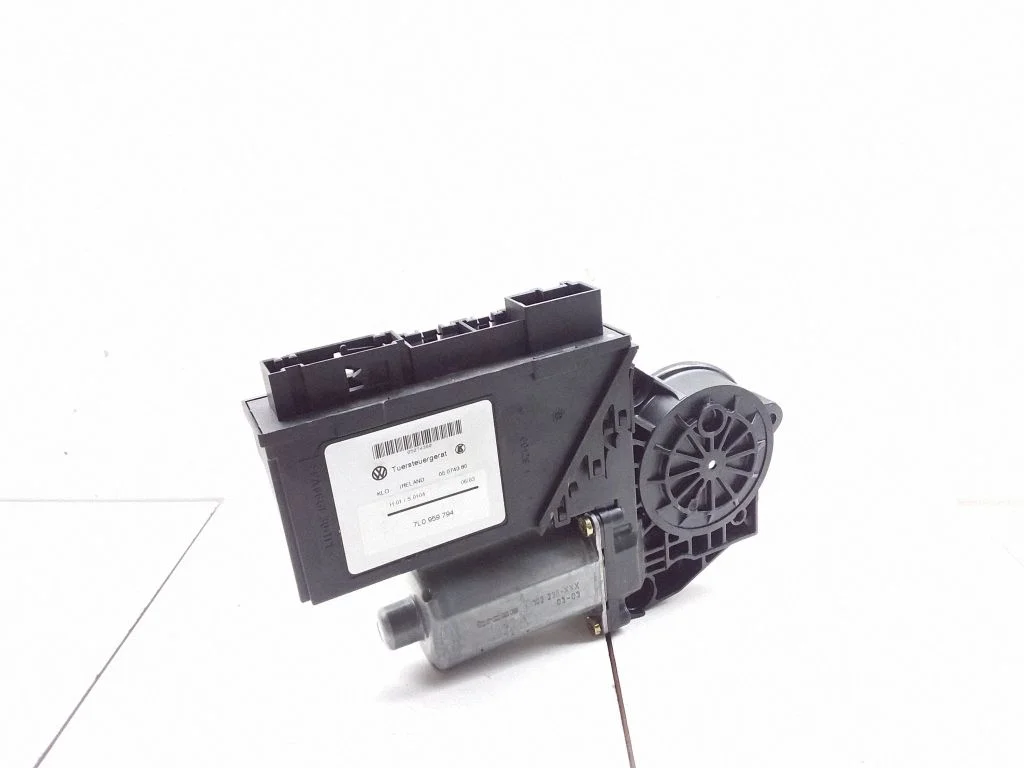 Rear door window regulator motor – Volkswagen Touareg I (2002-2010)