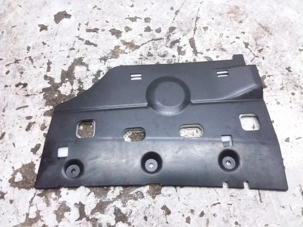 Dashboard lower bottom trim panel 13337663