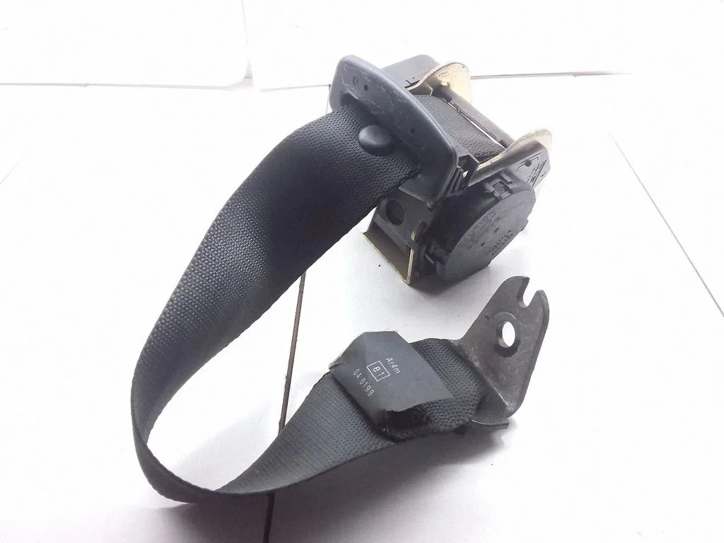 Rear seatbelt – Ford Focus (1998-2004)