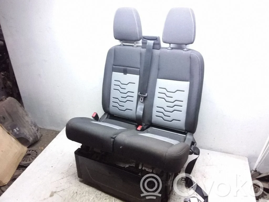 Eesmine kaheistmeline iste – Ford Transit Custom (2013-2023)