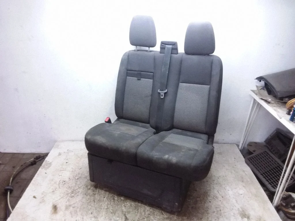 Eesmine kaheistmeline iste – Ford Transit Custom (2013-2023)